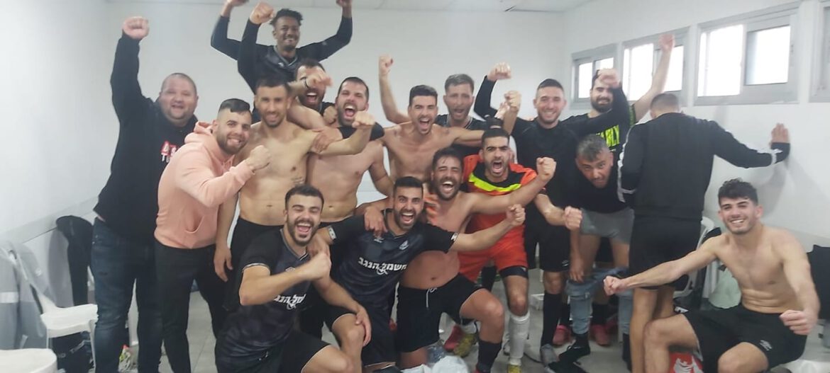 שחקני מ.כ שדרות חוגגים ניצחון באשדוד שחקני מ.כ שדרות חוגגים ניצחון באשדוד