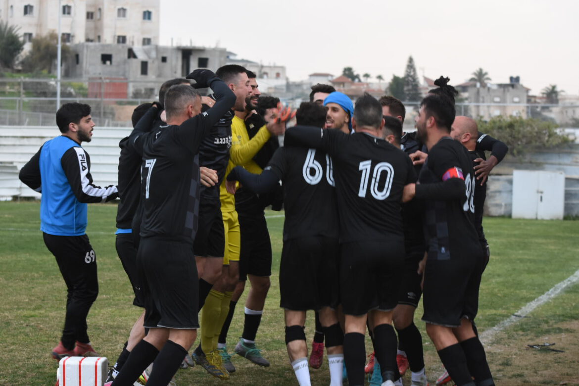 שחקני שדרות חוגגים עליה. צילום:אורי גבאי