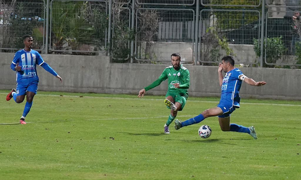 יגיל אוחנה בתוך הרחבה של אשקלון. צילום אורי גבאי